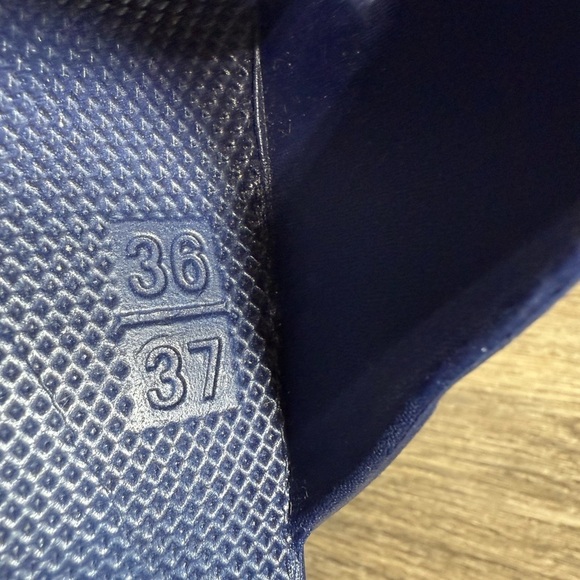 Freedom Moses Shoes Women sz6 Navy Slides Water Resistant Anti-slip 90s Minimal - Picture 2 of 7